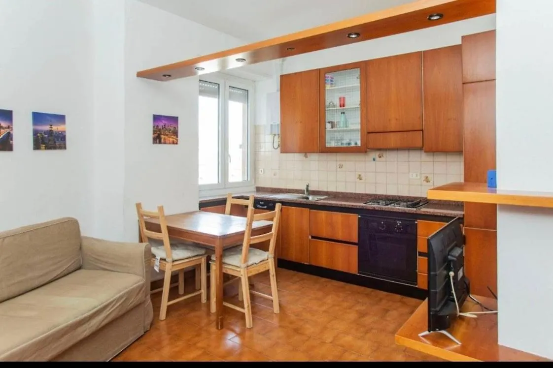 Appartamento Milano Viale Monza 0*, Milan